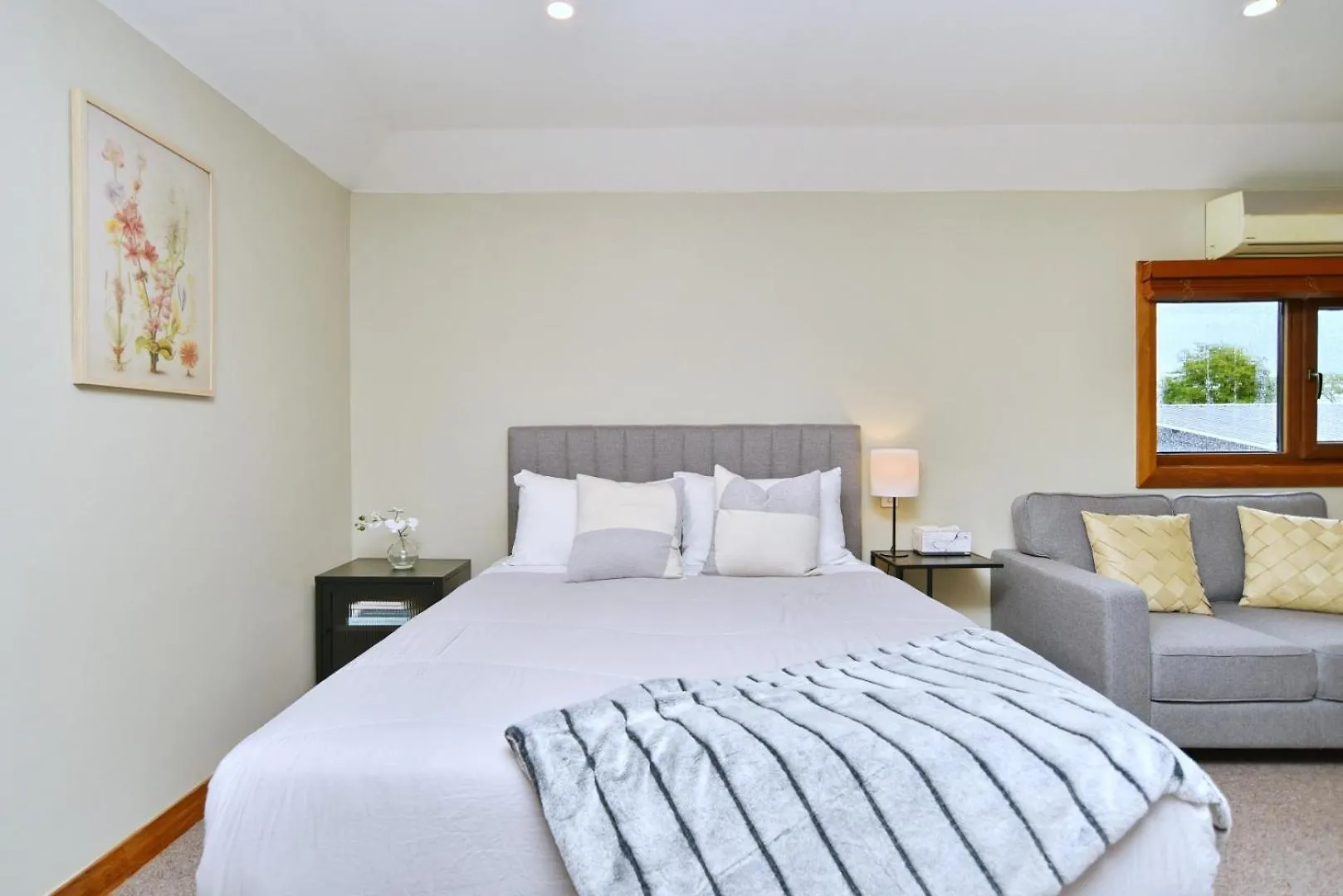 Studio Retreat With Ev & Off Street Parking Christchurch